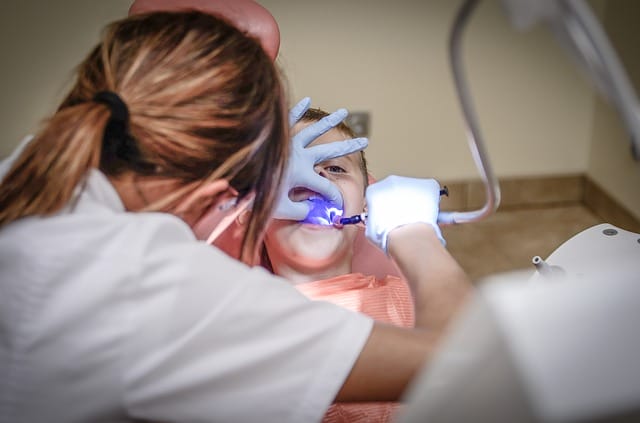 Profissional responsável pelo cuidado dos dentes.