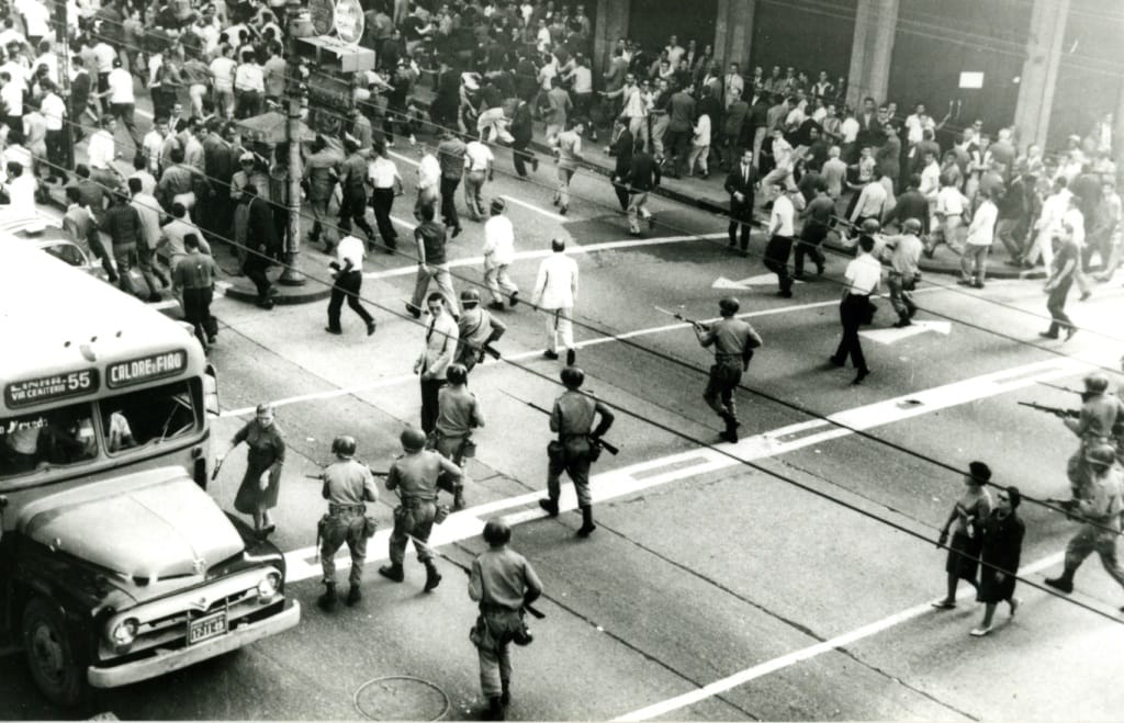 Repressão militar (foto: reprodução)