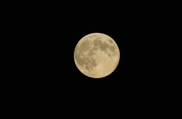 É possível ouvir som na lua?