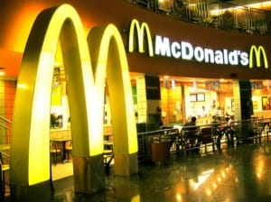 McDonald´s o maior simbolo da influencia norte-americana. (Foto:Reprodução) Créditos de imagem: http://blogdaescolajoseommati.blogspot.com.br/