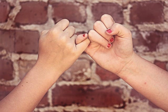 As melhores amigas são como anjos para nós.