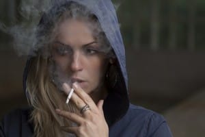 Mulher fumando