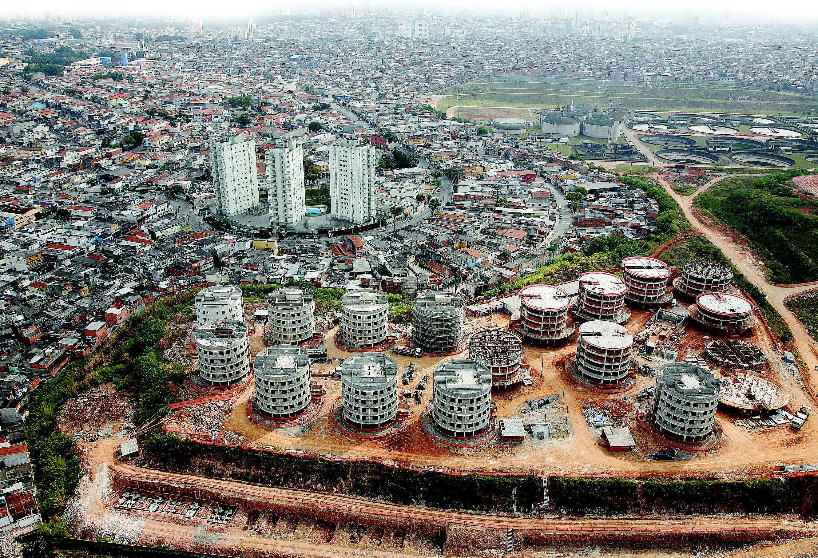 Construções habitacionais em Nova Heliópolis