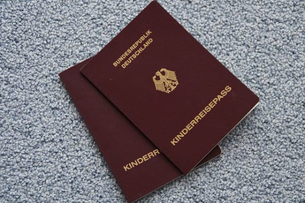 Os passaportes são documentos indispensáveis.