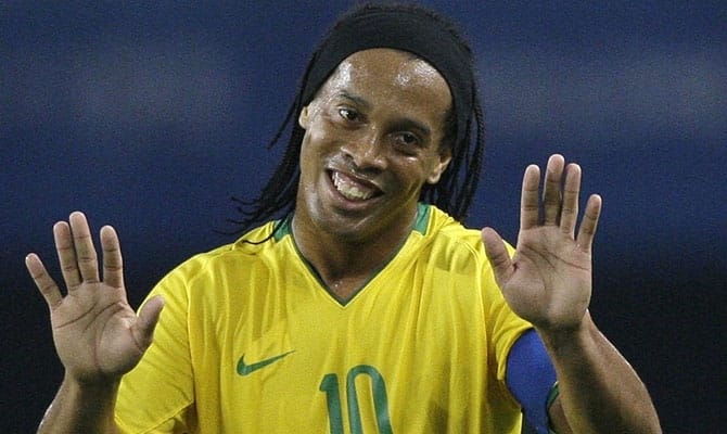 Ronaldinho Gaúcho com ao uniforme da seleção brasileira. (foto: reprodução)